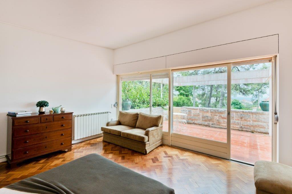 6 bedroom villa with a swimming pool