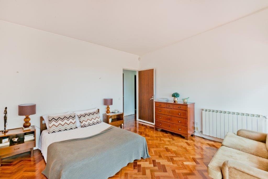 6 bedroom villa with a swimming pool