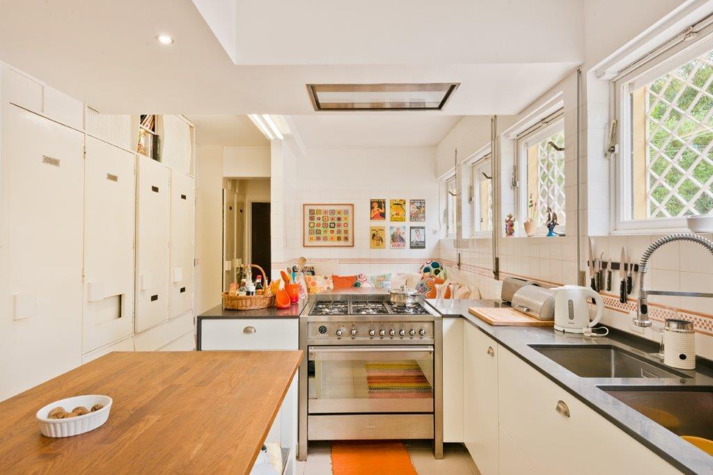 6 bedroom villa with a swimming pool