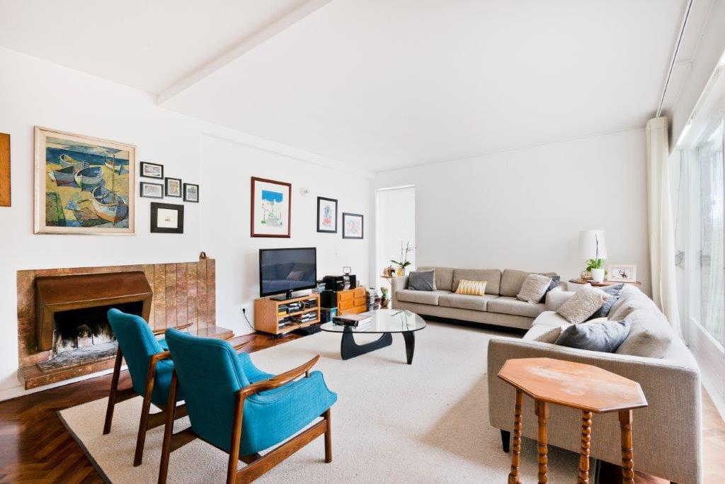 6 bedroom villa with a swimming pool