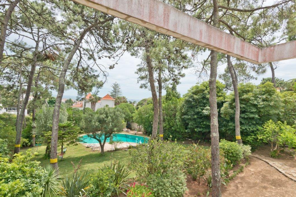 6 bedroom villa with a swimming pool