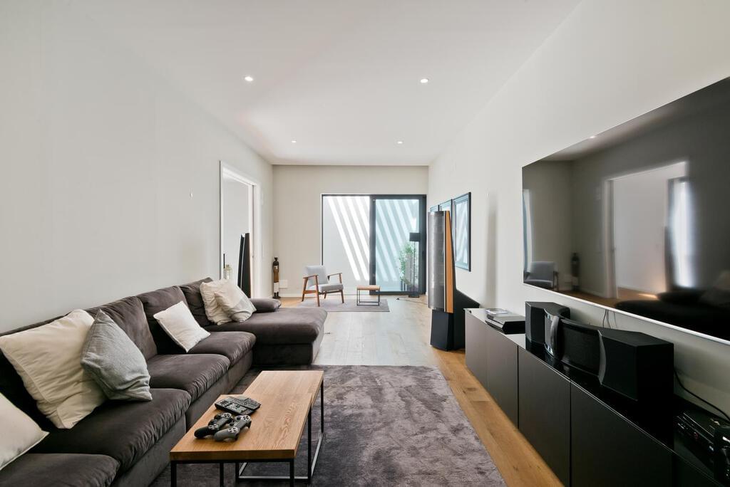 6 bedroom villa with a swimming pool