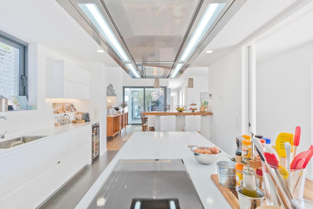 6 bedroom villa with a swimming pool