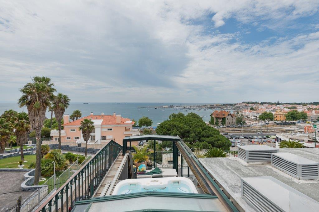 Appartement T2 + 1 penthouse avec vue sur la Baie de Cascais