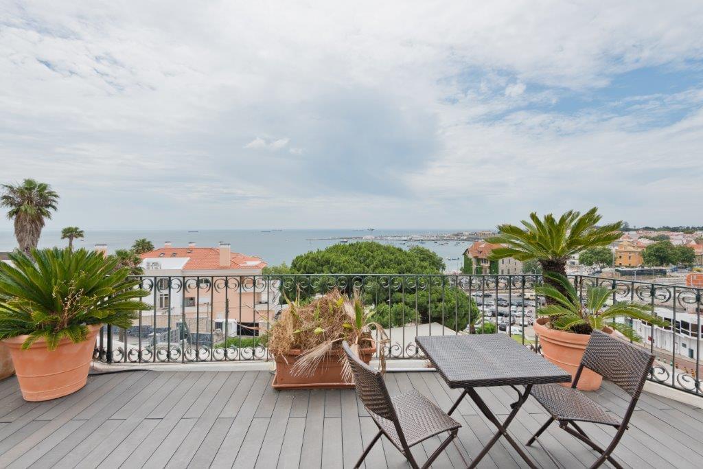 Appartement T2 + 1 penthouse avec vue sur la Baie de Cascais