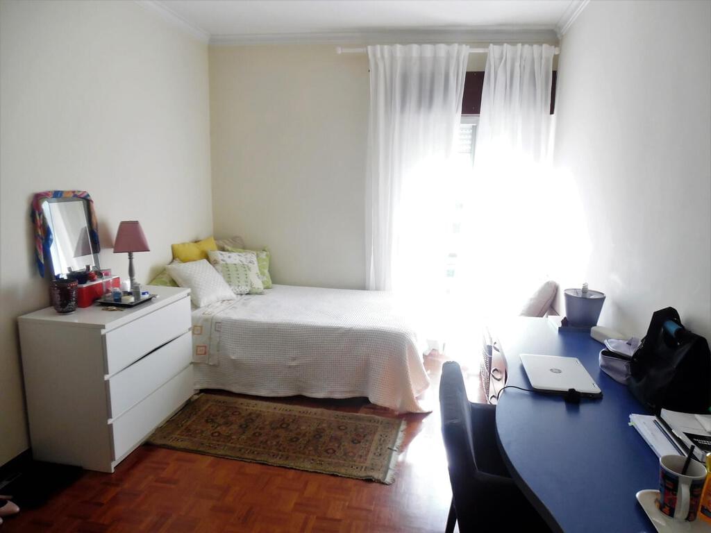 3 bedroom apartment with furniture