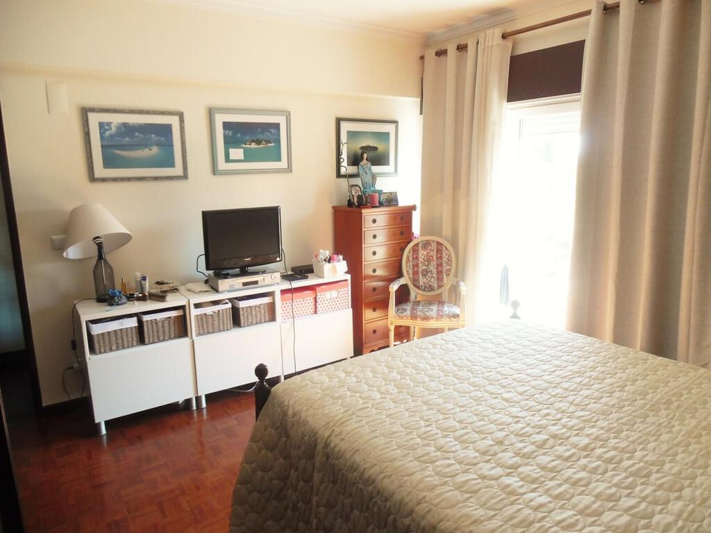 3 bedroom apartment with furniture