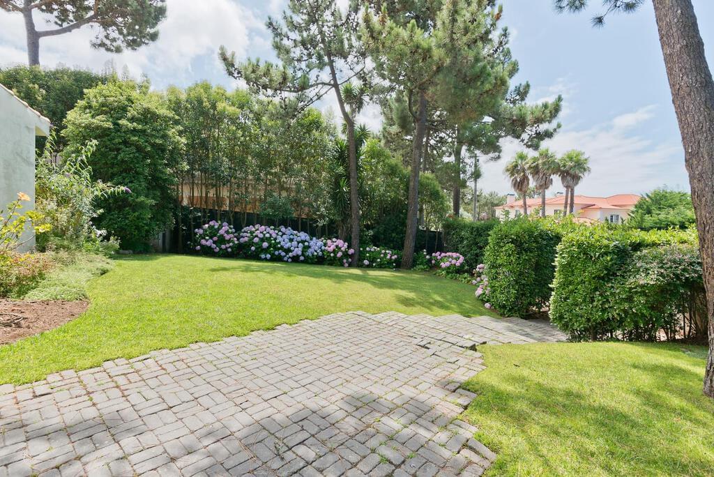 5 bedroom villa with a swimming pool