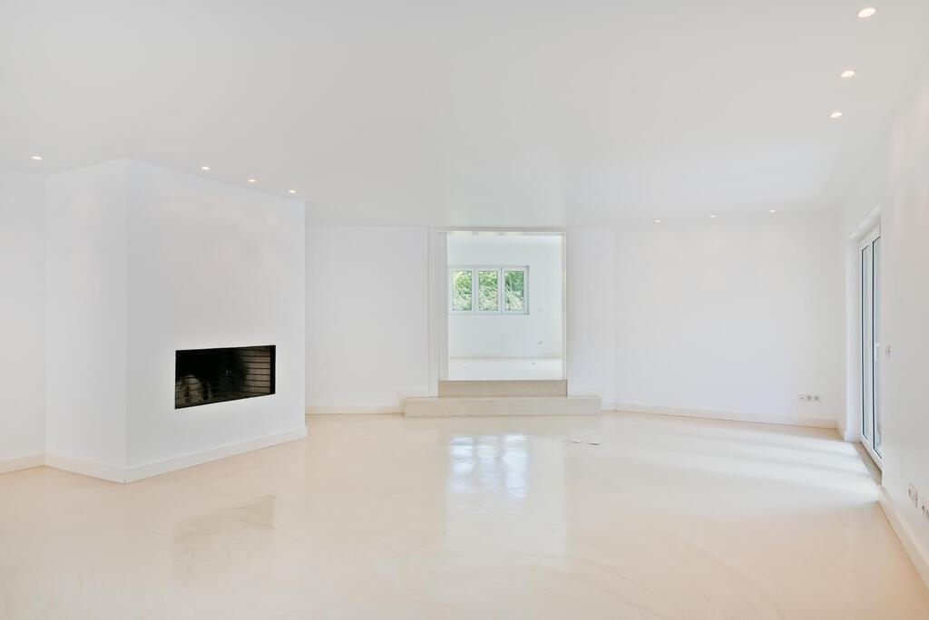 5 bedroom villa with a swimming pool