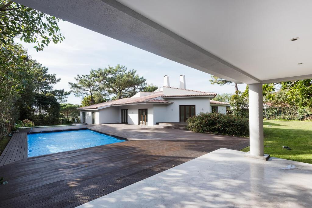 5 bedroom villa with a swimming pool