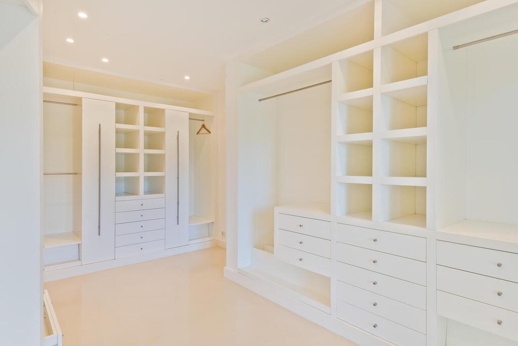 5 bedroom villa with a swimming pool