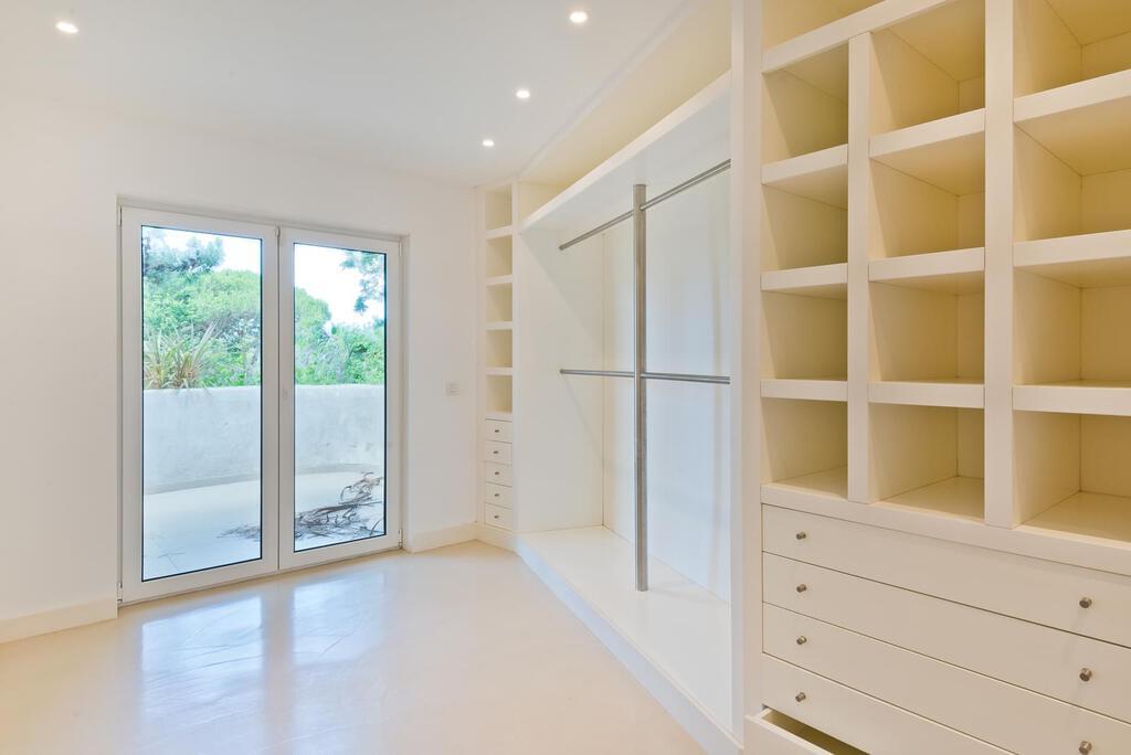 5 bedroom villa with a swimming pool