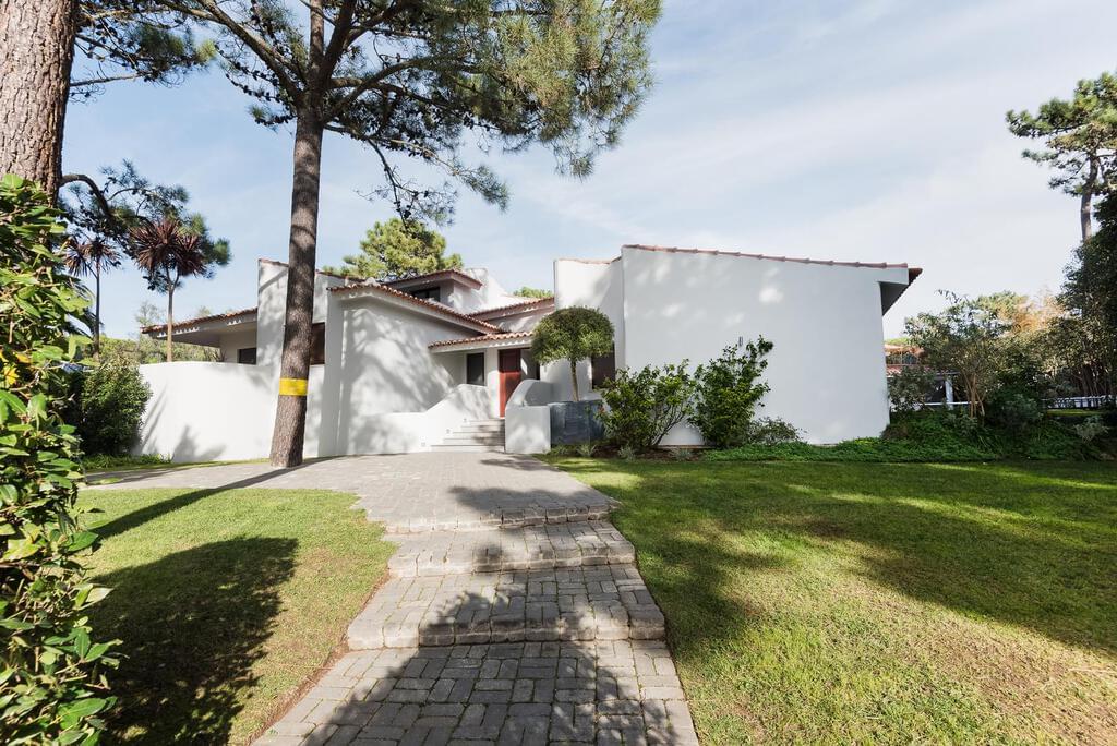 5 bedroom villa with a swimming pool