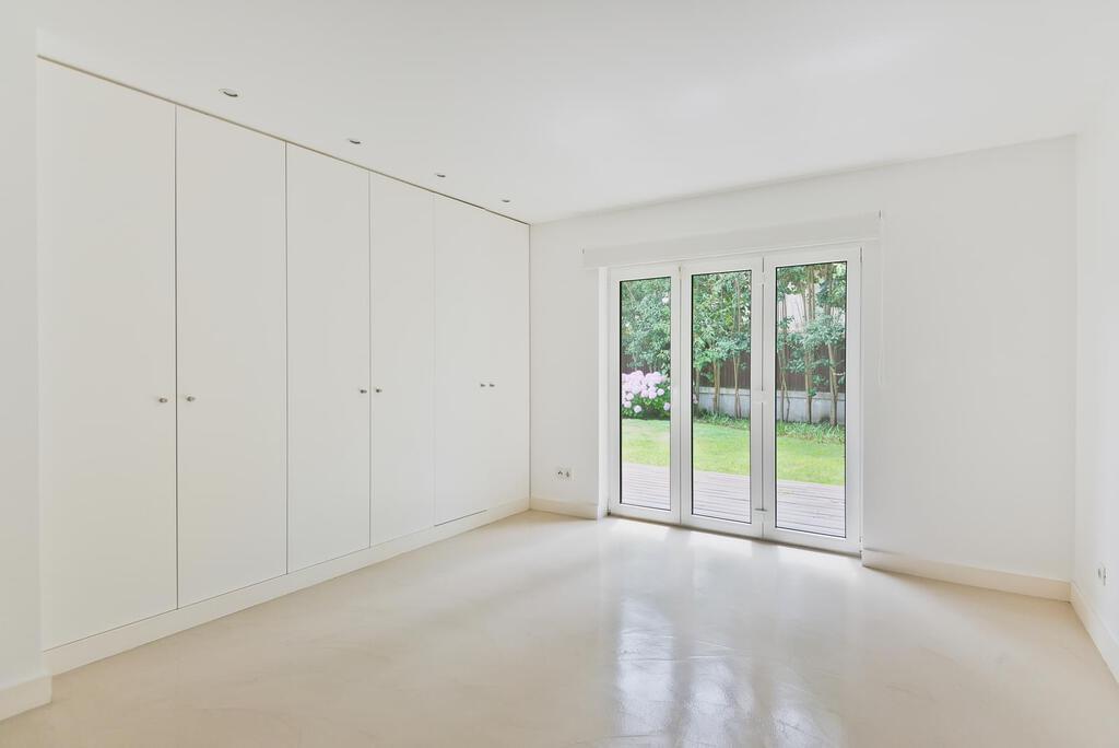 5 bedroom villa with a swimming pool