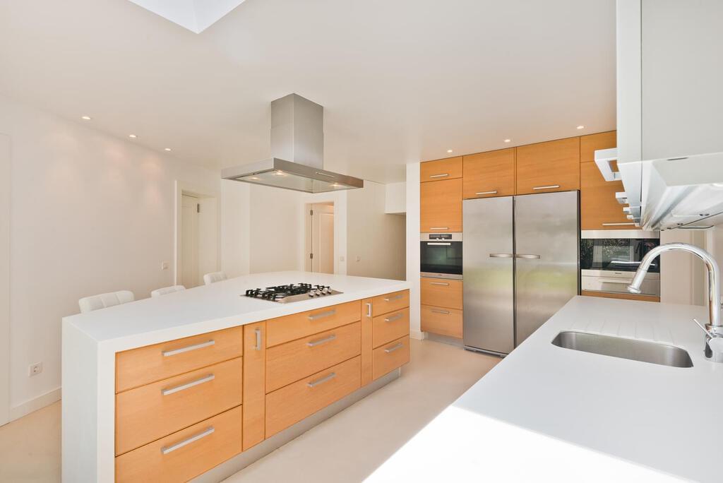 5 bedroom villa with a swimming pool