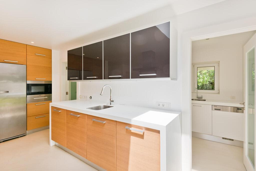 5 bedroom villa with a swimming pool