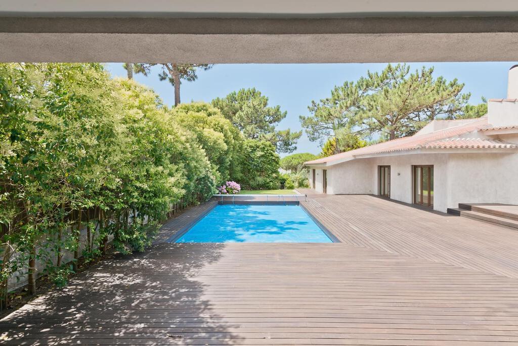 5 bedroom villa with a swimming pool