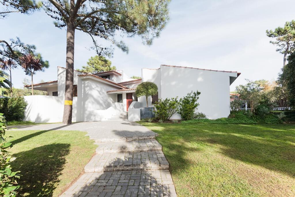 5 bedroom villa with a swimming pool