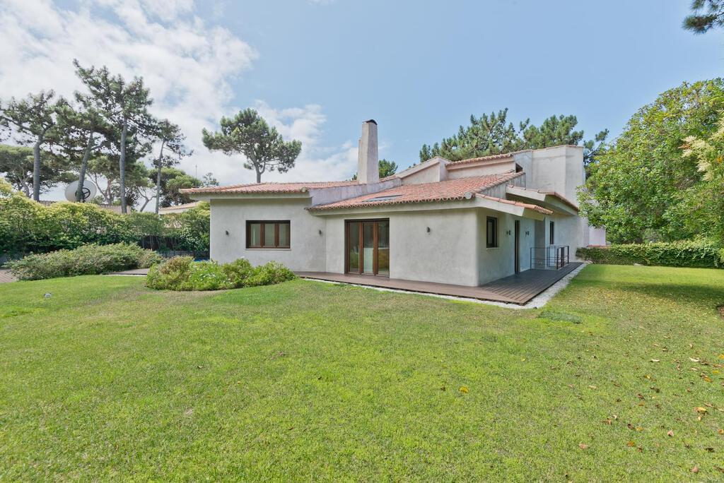 5 bedroom villa with a swimming pool