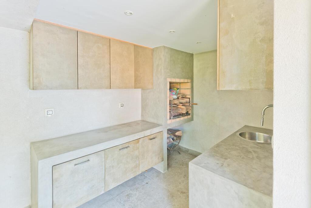 5 bedroom villa with a swimming pool