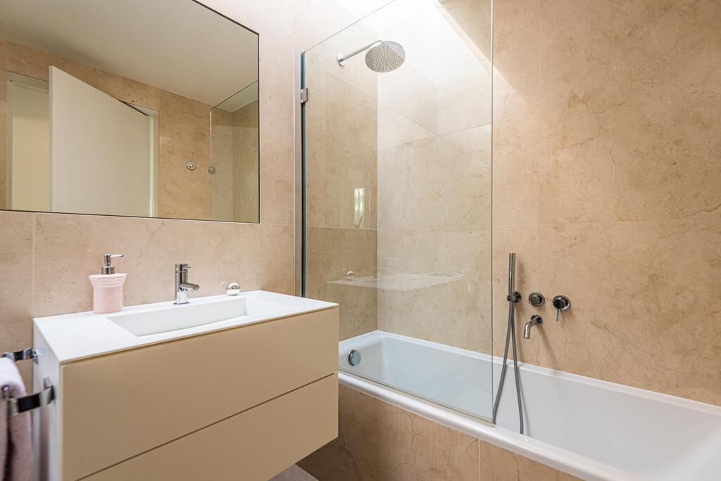 PF17821, Apartamento T4, Oeiras