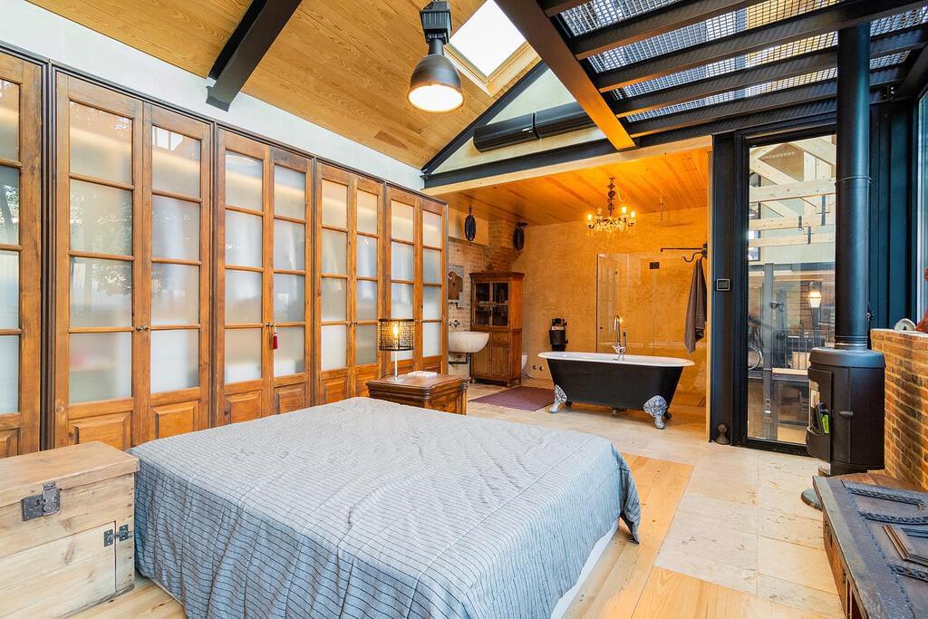 Loft with a swimming pool