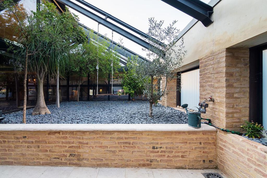 Loft with a swimming pool