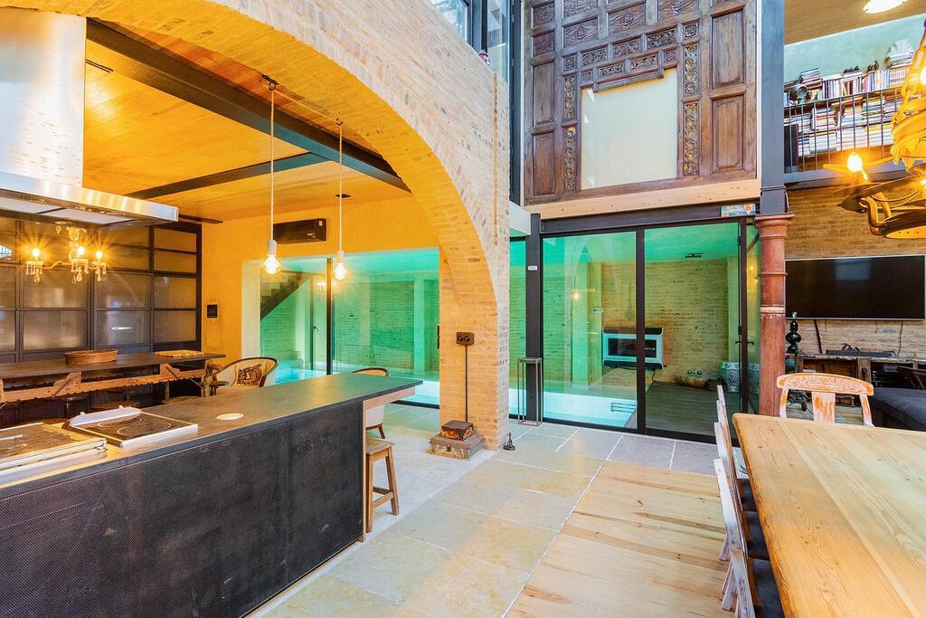 Loft with a swimming pool