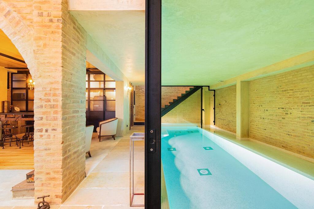 Loft with a swimming pool