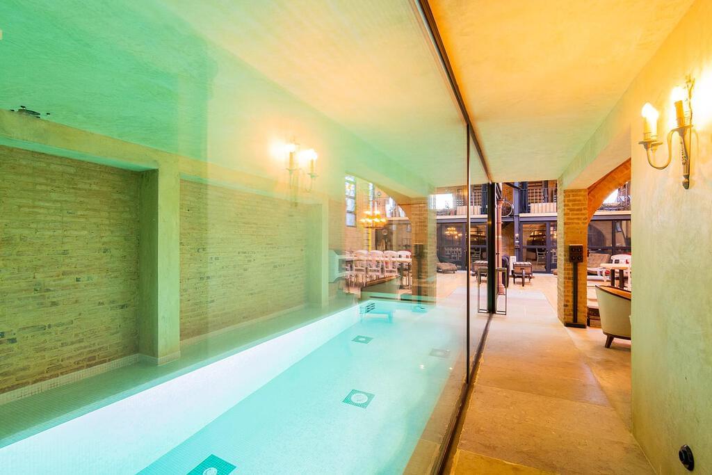 Loft with a swimming pool