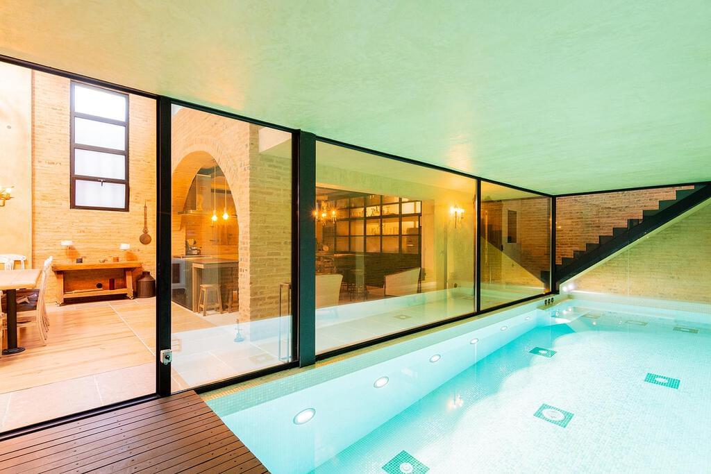 Loft with a swimming pool