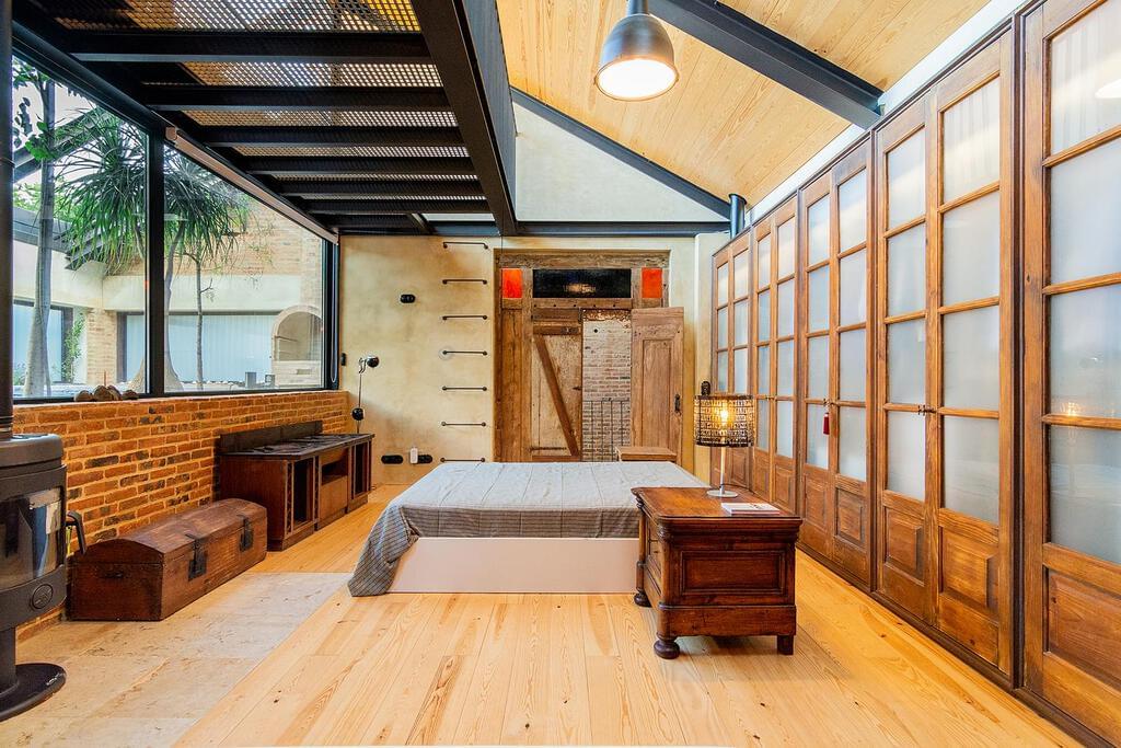 Loft with a swimming pool