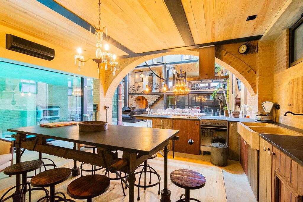 Loft with a swimming pool