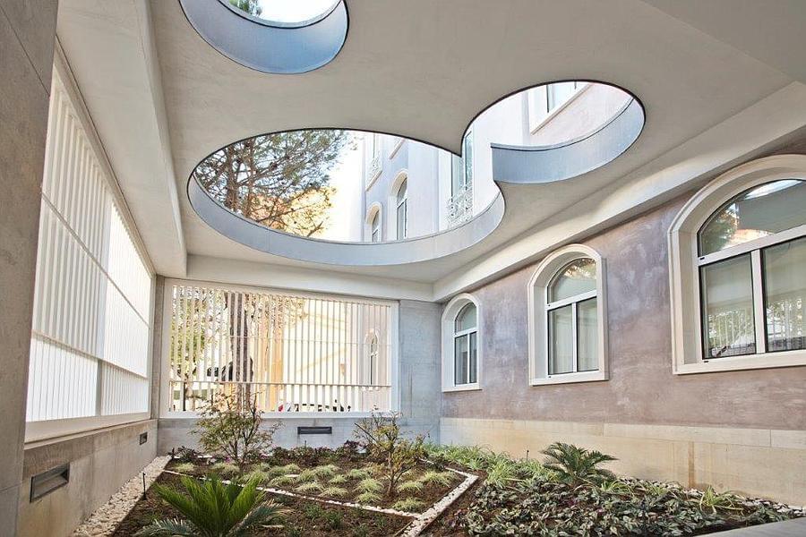 3 bedroom apartment with a swimming pool in gated community