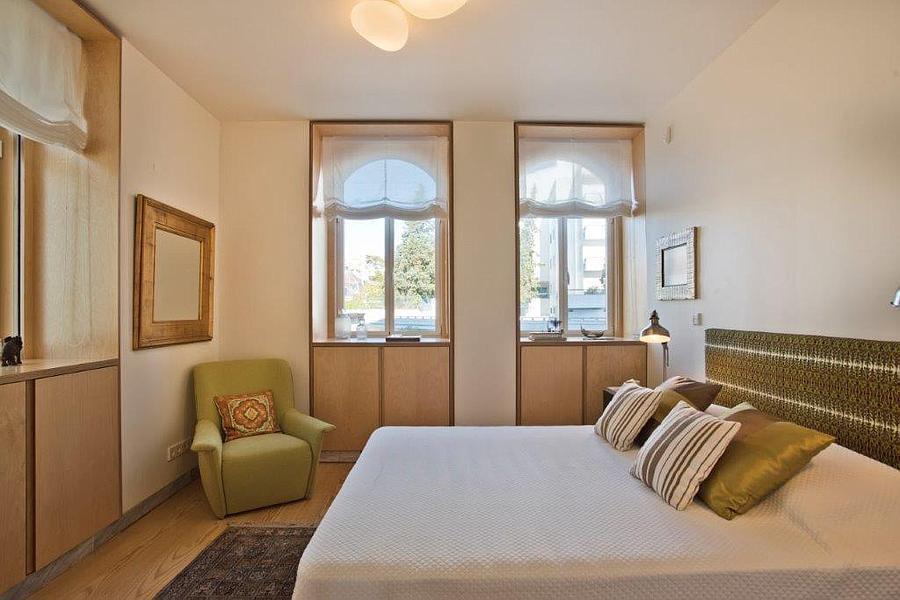 3 bedroom apartment with a swimming pool in gated community