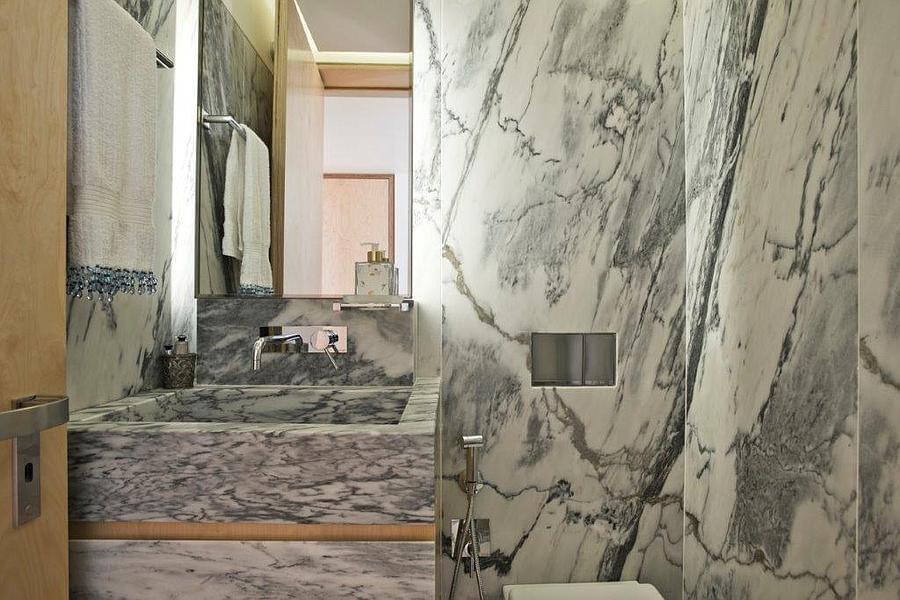 3 bedroom apartment with a swimming pool in gated community