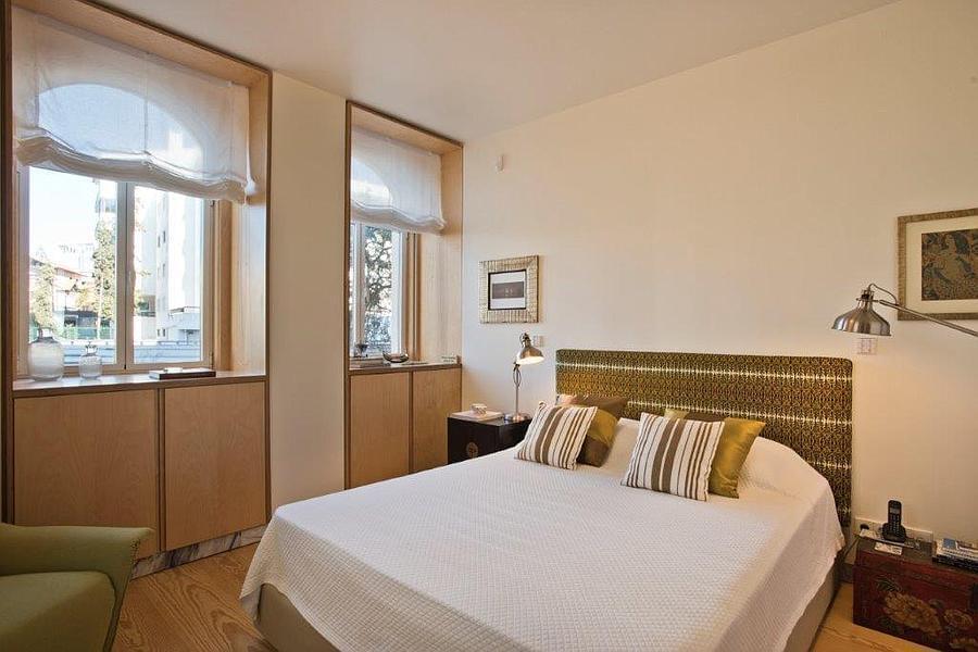 3 bedroom apartment with a swimming pool in gated community