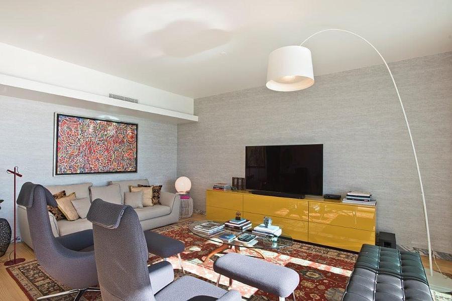 3 bedroom apartment with a swimming pool in gated community