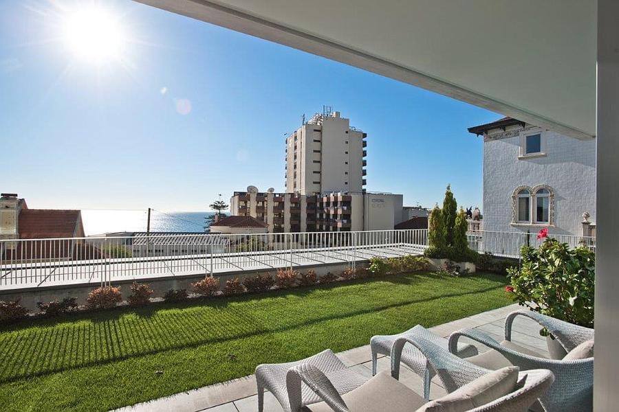 3 bedroom apartment with a swimming pool in gated community