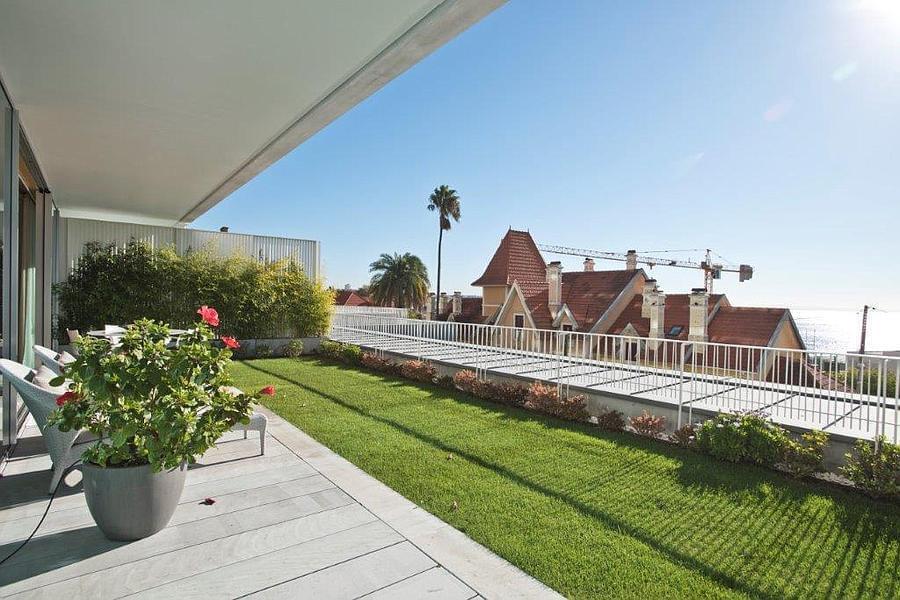 3 bedroom apartment with a swimming pool in gated community