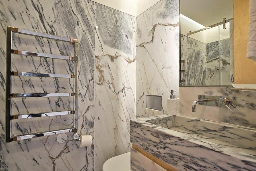 3 bedroom apartment with a swimming pool in gated community