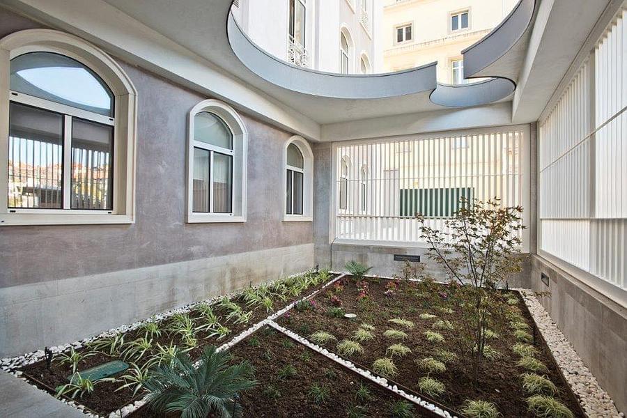 3 bedroom apartment with a swimming pool in gated community