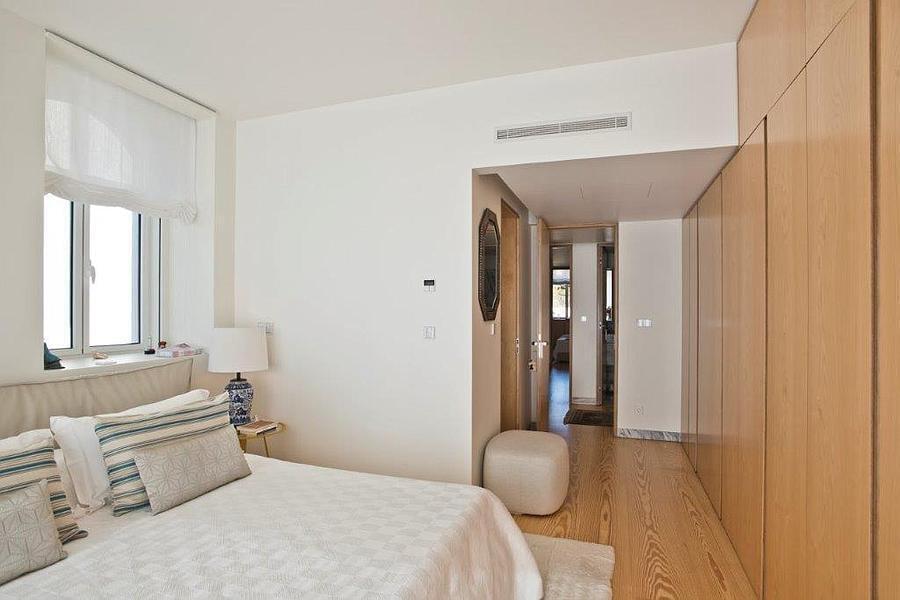 3 bedroom apartment with a swimming pool in gated community