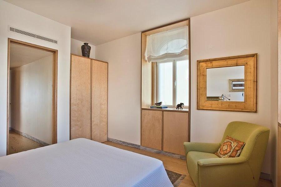 3 bedroom apartment with a swimming pool in gated community