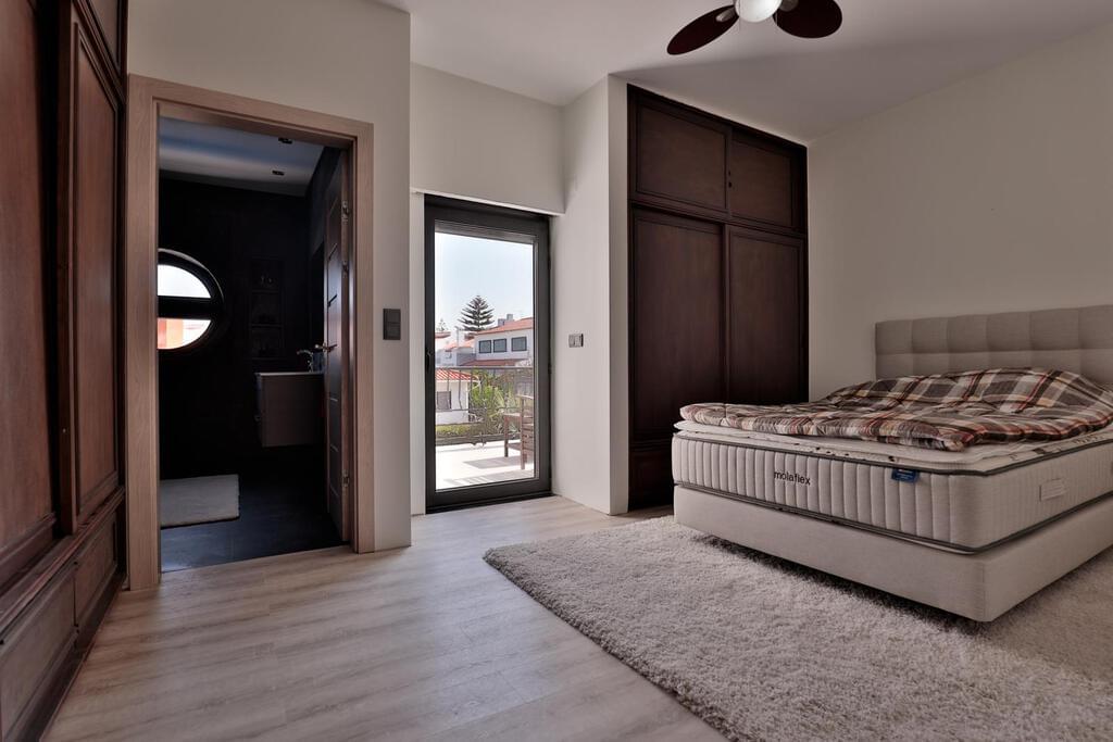 6 bedroom villa with a swimming pool