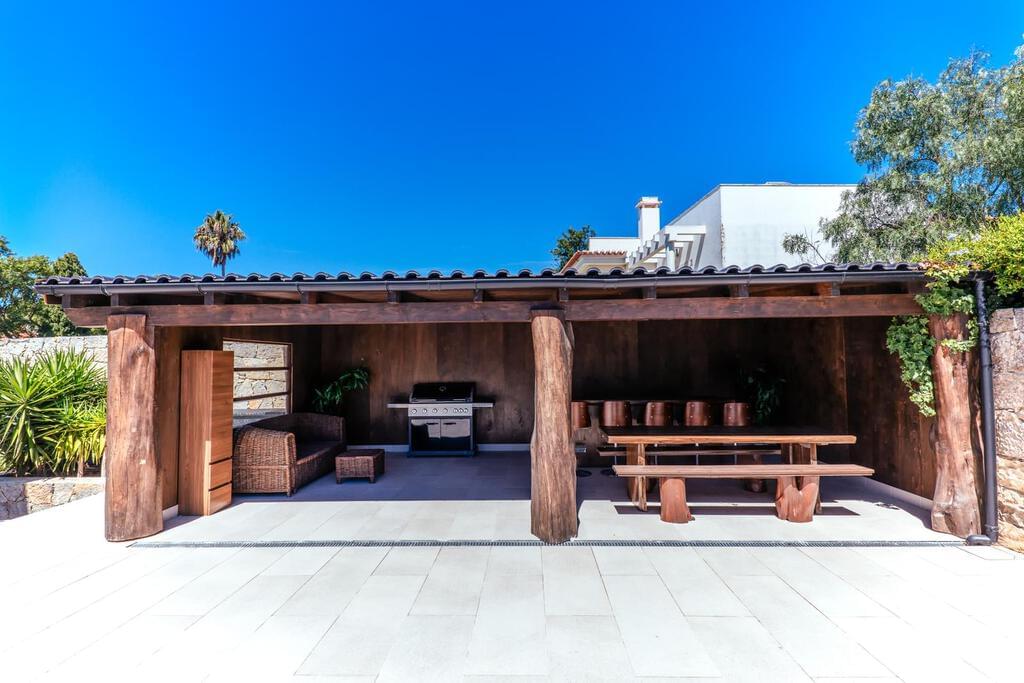 6 bedroom villa with a swimming pool