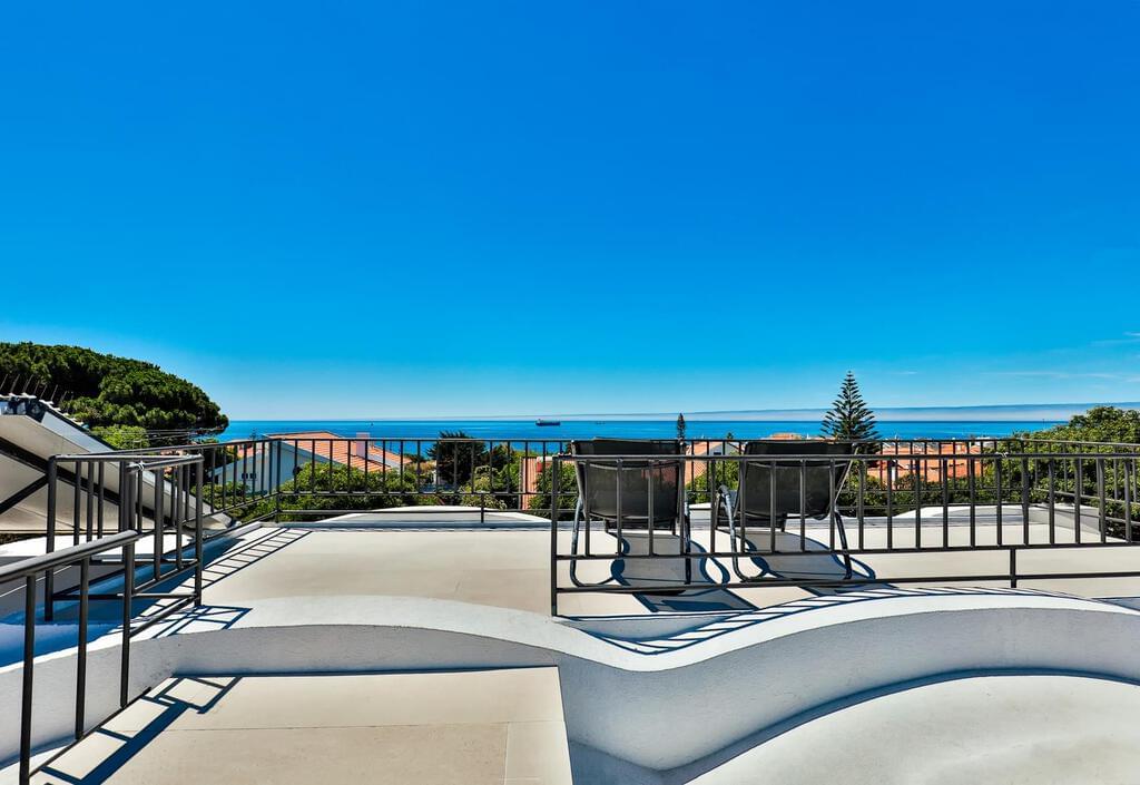 6 bedroom villa with a swimming pool