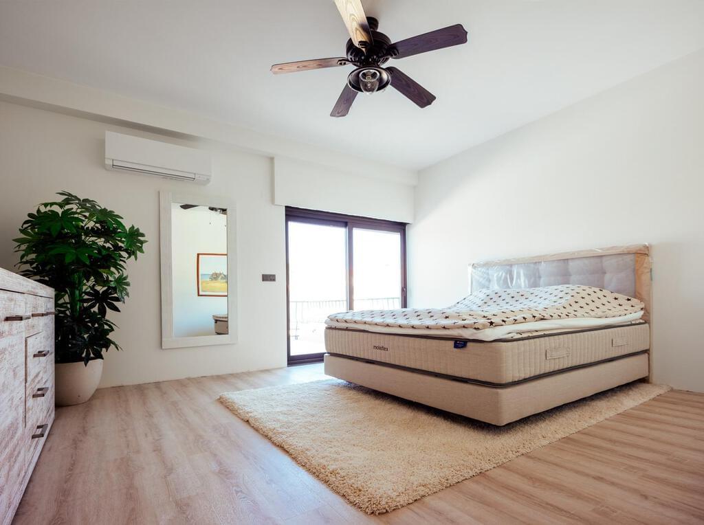 6 bedroom villa with a swimming pool