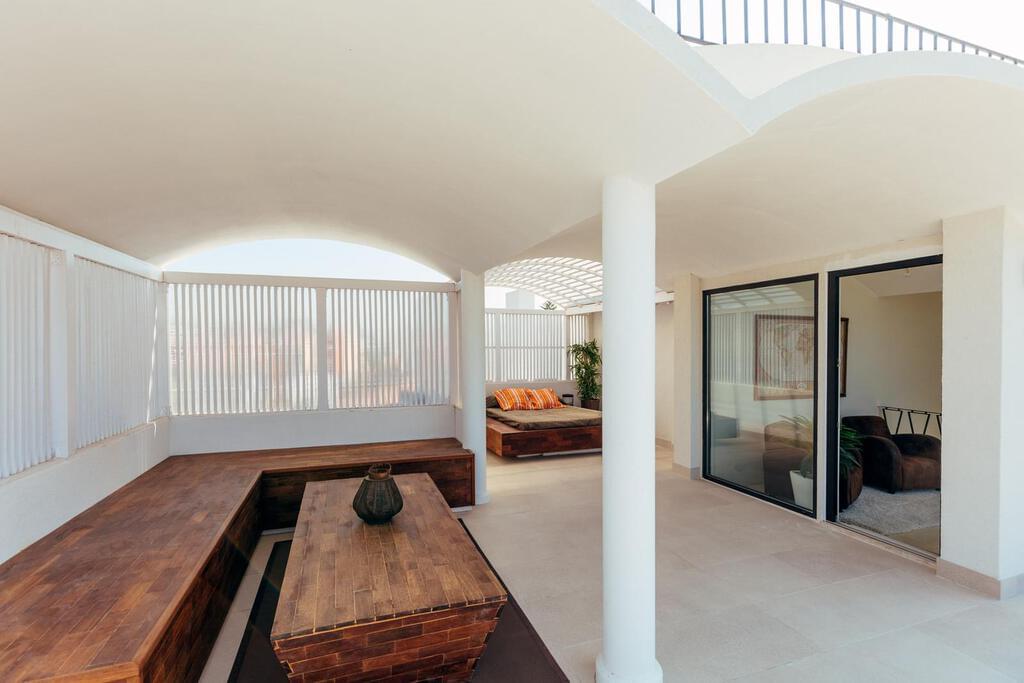 6 bedroom villa with a swimming pool