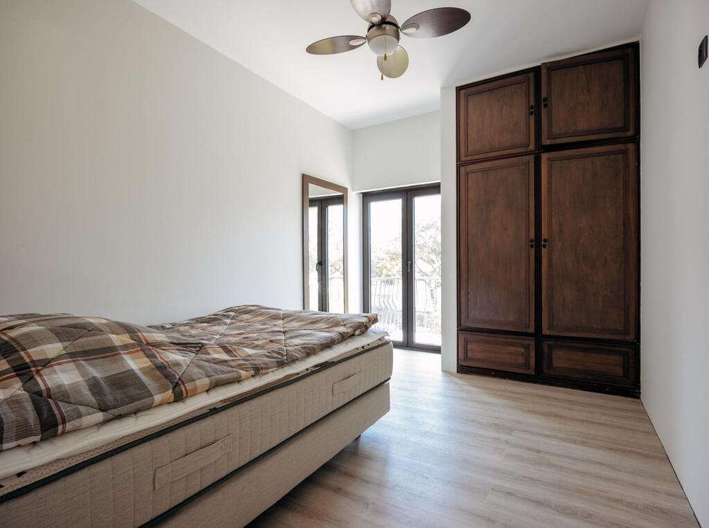 6 bedroom villa with a swimming pool